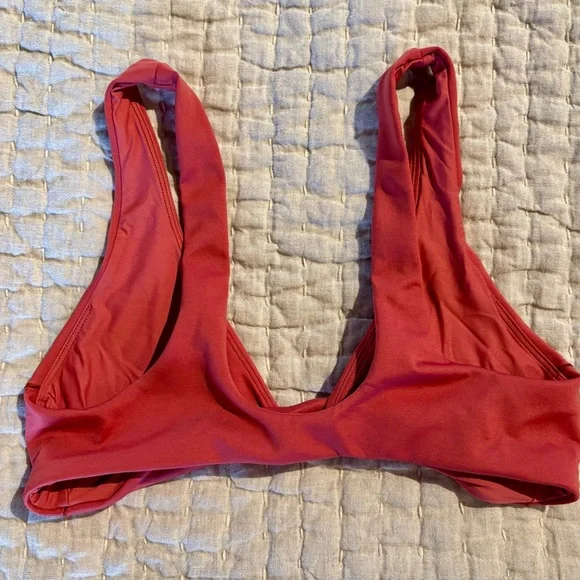 Left on Friday Twist Plunge Front Bikini Top - Picture 3 of 4